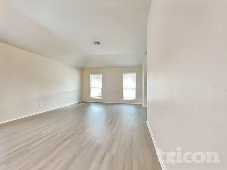 Building Photo - 132 Snow Owl Hollow