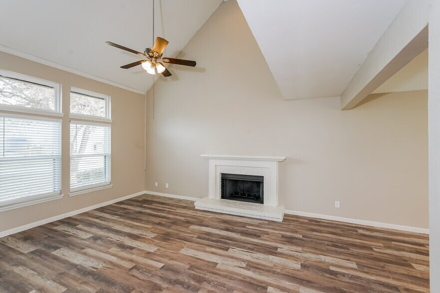 Building Photo - 232 Sunset Dr