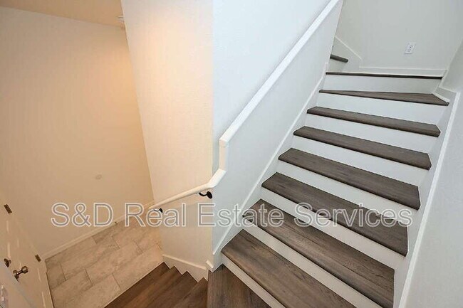 Building Photo - 1011 N Brunnell Pkwy