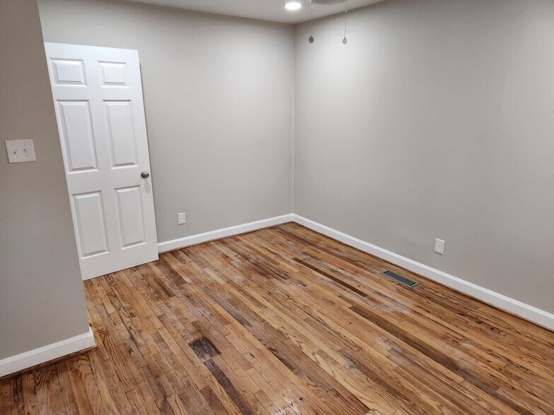 Building Photo - 4 Faye St