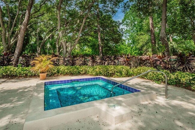 Building Photo - 3062 Eastland Blvd