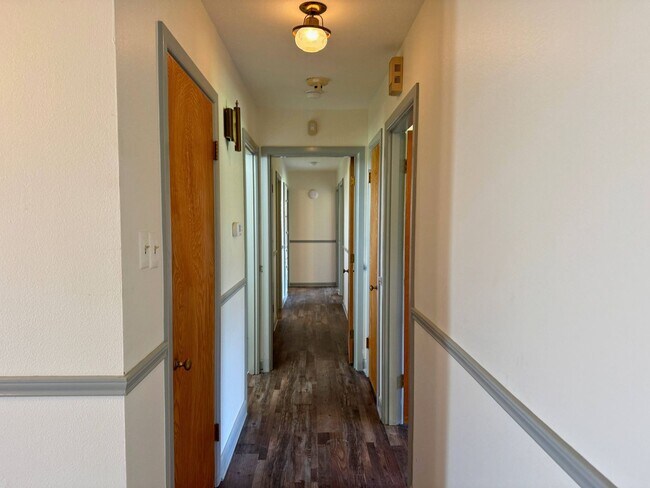 Building Photo - Charming 4 Bed 2 Bath Home in Morningside!