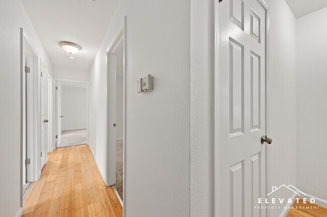 Building Photo - 2529 Buss Dr