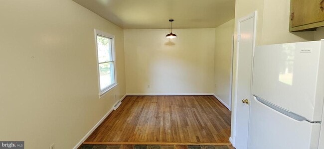Building Photo - 45565 Camelot Ct