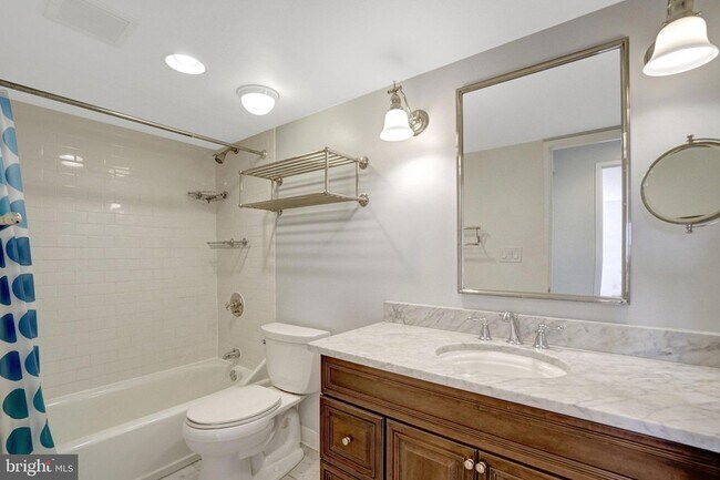 Building Photo - 5904 Mt Eagle Dr