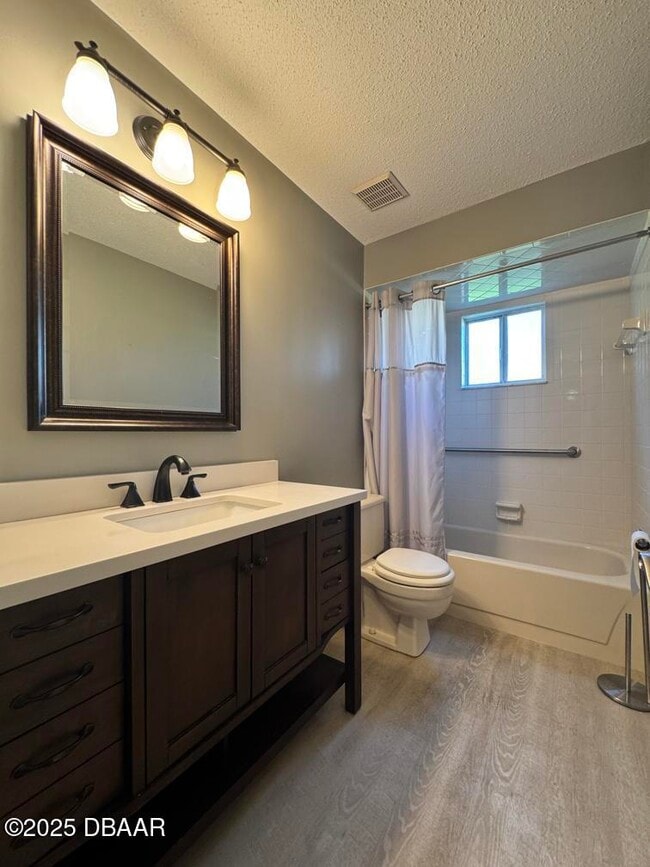 Building Photo - 653 Pelican Bay Dr