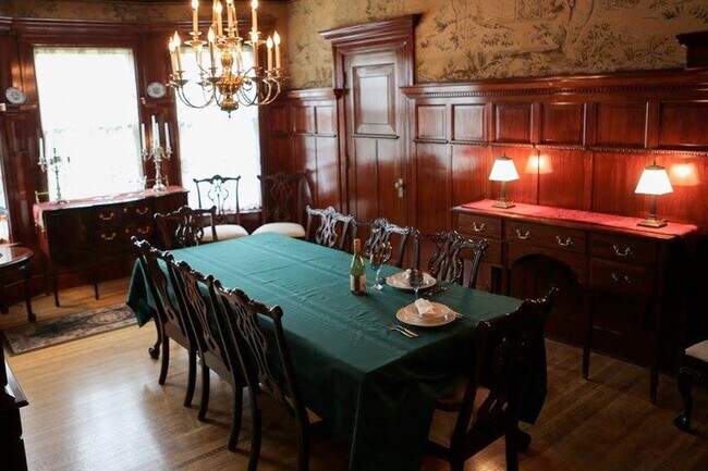 Building Photo - 820 1st St N