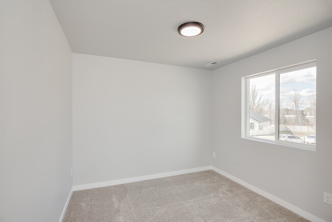 Building Photo - Brand New Townhome!