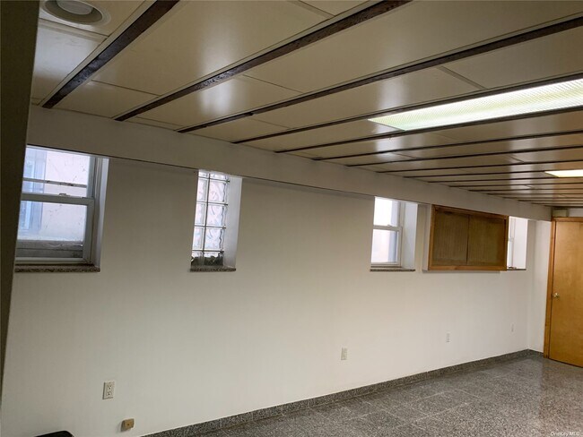 Building Photo - 75-13 67th Rd