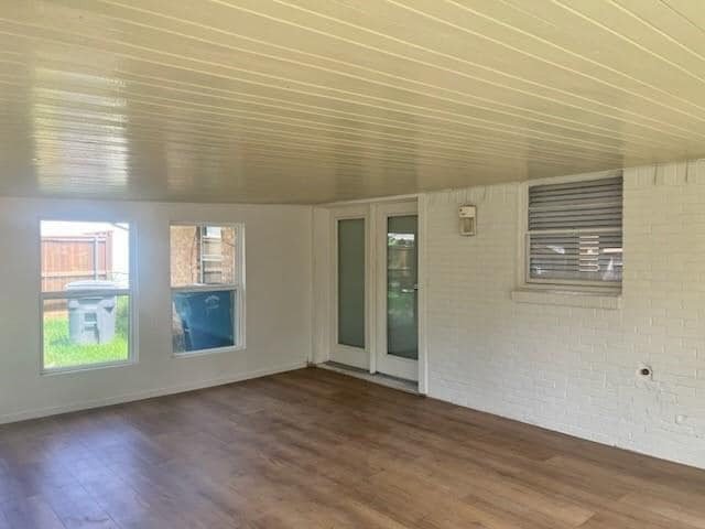 Building Photo - 2539 Highwood Dr