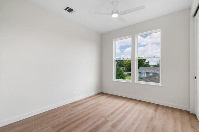 Building Photo - 8022 Colonial Ln