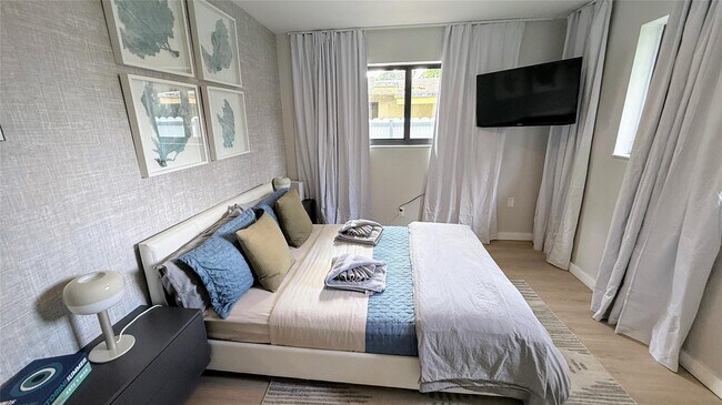 Building Photo - 433 NW 15th Way