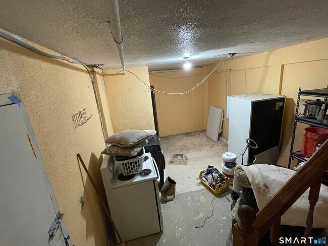 Building Photo - 90 Wakelee Rd