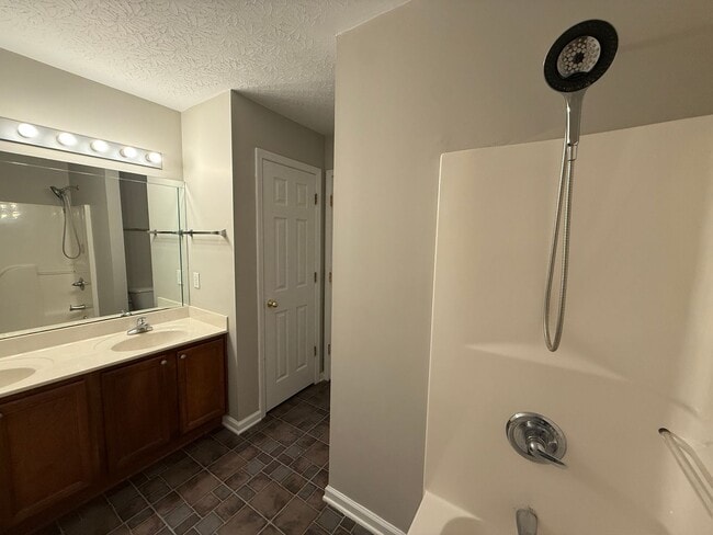 Building Photo - 568 Wellington Gardens Dr