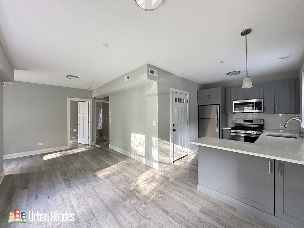 Building Photo - 1137 Oak Ave