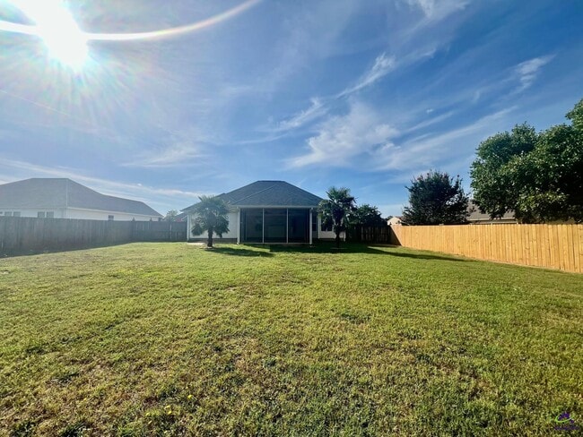 Building Photo - 404 Beechwood Dr