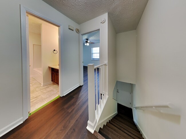 Building Photo - 1012 Patio Dr