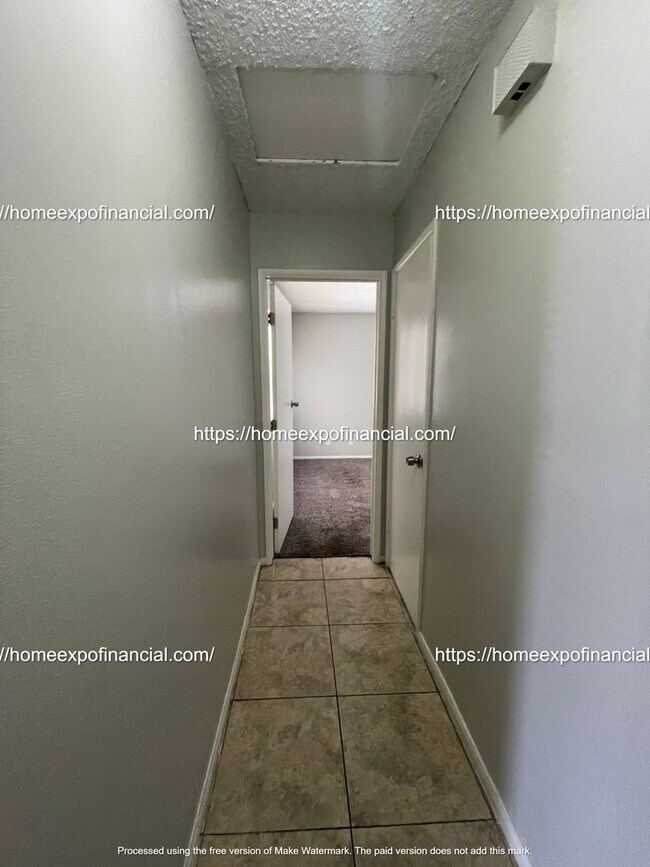 Building Photo - Nice Home For Rent - Duplex with private yard