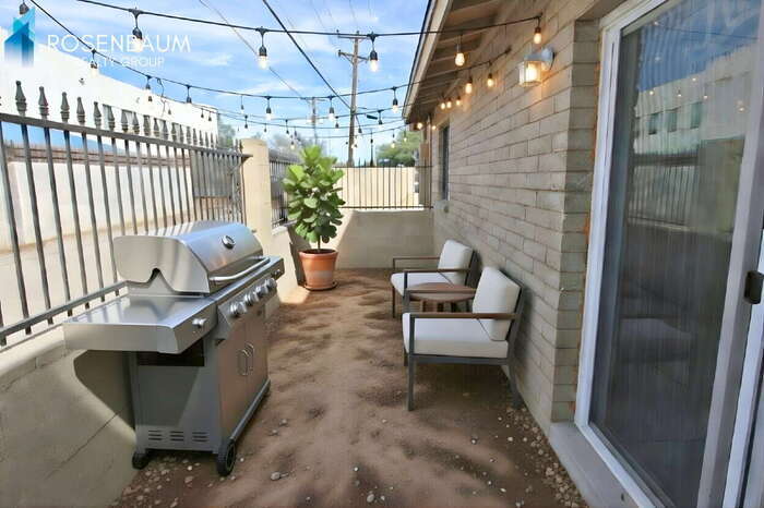 Building Photo - 550 W 9th St