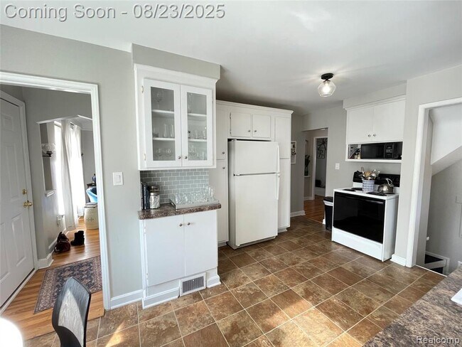 Building Photo - 1610 Eaton Rd
