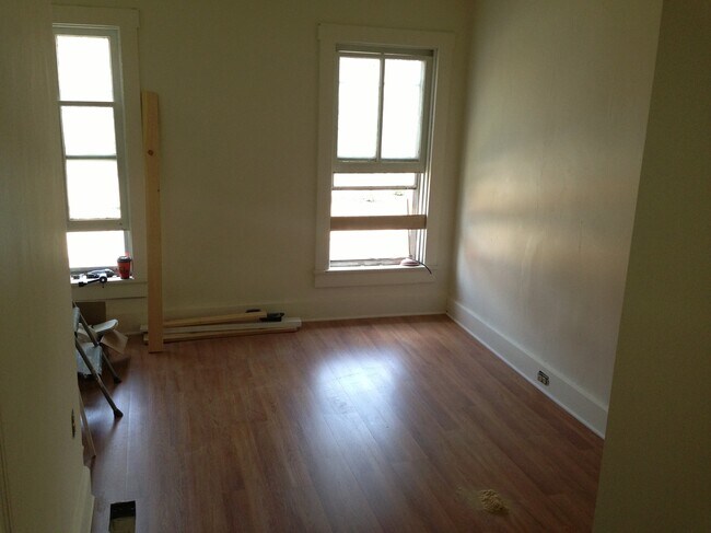 Building Photo - 487 Rooney Ave