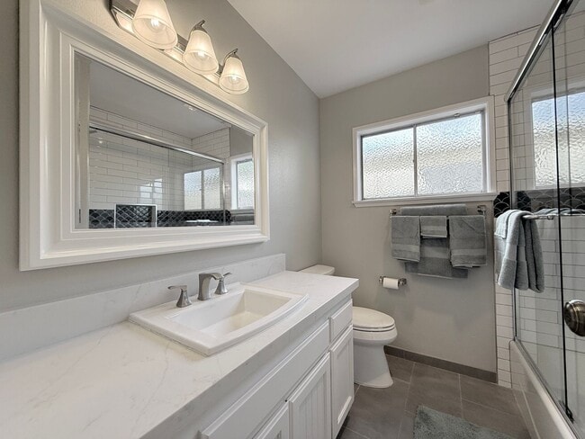 Building Photo - Fully Furnished 4-Bedroom Home in Bay Park...