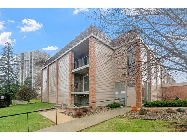 Building Photo - 6328 Barrie Rd