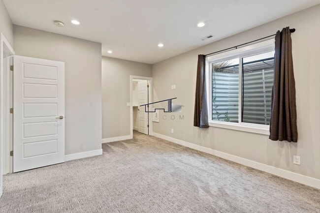 Building Photo - 378 Clark Cir