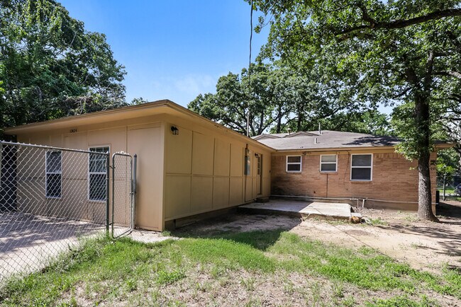 Building Photo - 10424 Muskogee Dr