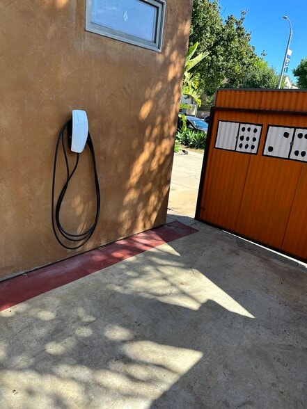 EV Level II WC charge - 870 W 19th St