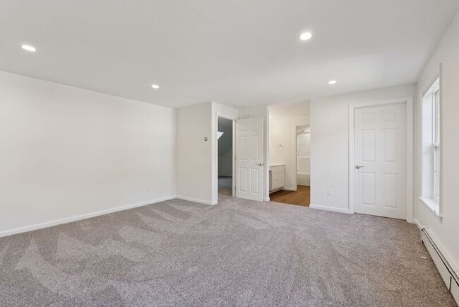 Building Photo - 7 Dunnhill Dr