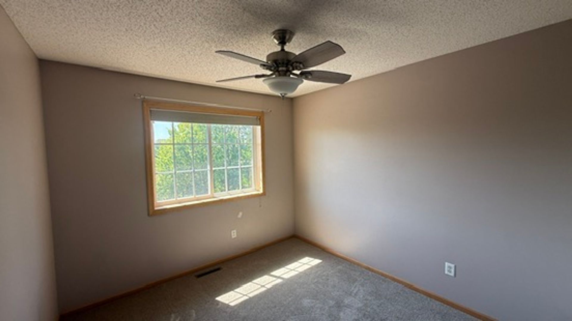 Building Photo - 16486 Elm Creek Ln