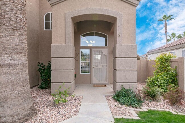 Building Photo - Nice Chandler home with Sparkling Swimming...