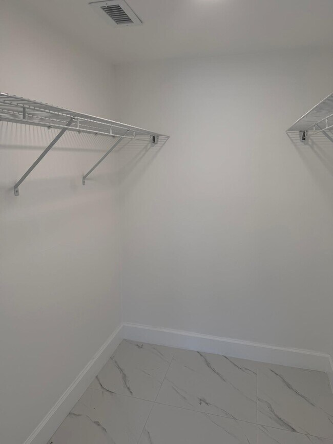 Building Photo - 9301 Lime Bay Blvd