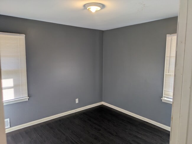 Building Photo - 6097 Park Dr