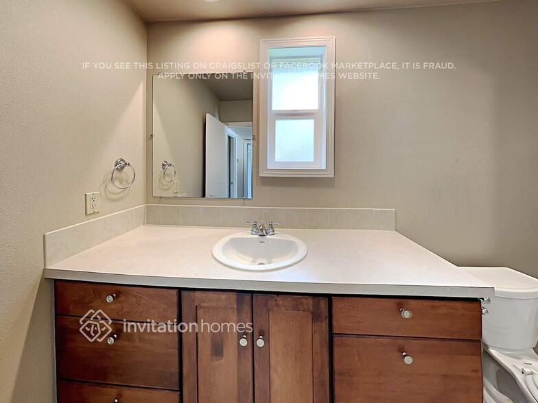 Building Photo - 4807 72nd Dr NE