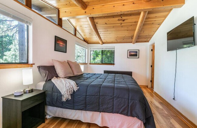 Building Photo - 3045 Watson Dr