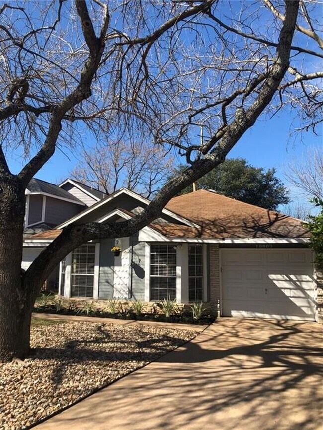 Building Photo - Freshly Renovated! Great Location! Such a sweet home