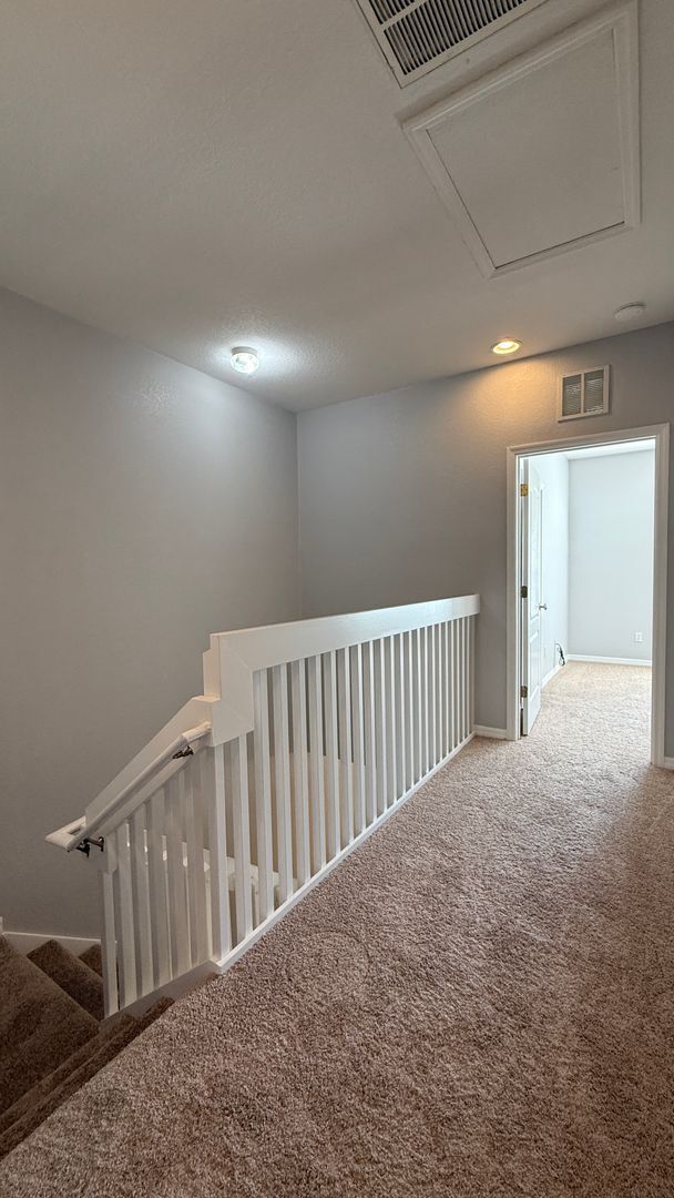 Building Photo - Spacious 4-Bed, 3-Bath End Unit Townhome w...