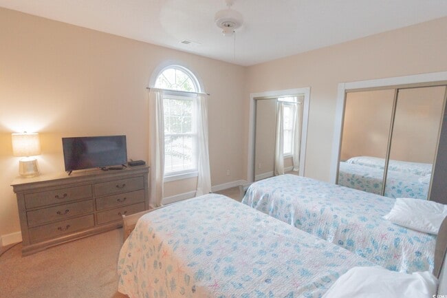 Building Photo - 4835 Carnation Cir