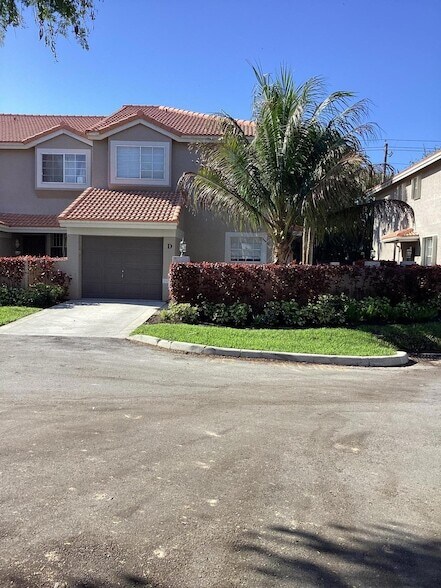 Building Photo - 20970 Vía Oleander