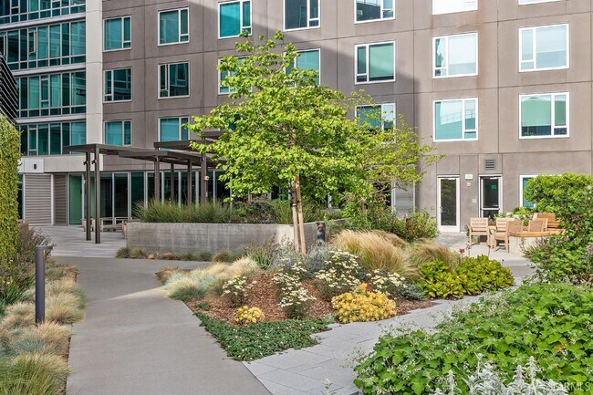 Building Photo - 1000 3rd St