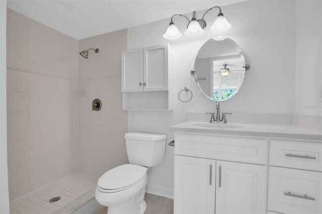 Building Photo - 7625 Sun Island Dr S