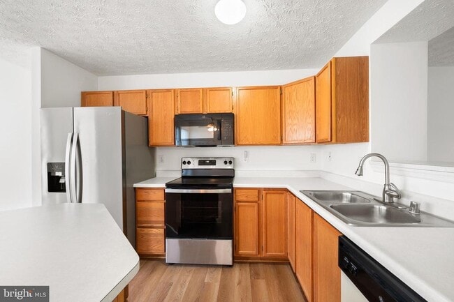Building Photo - 14 Gemstone Ct