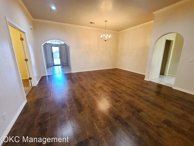Building Photo - 3 br, 2.5 bath House - 4005 NE 138th Terr