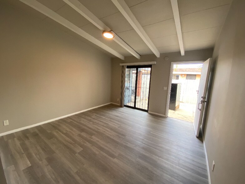 Building Photo - 2916 W Century Blvd