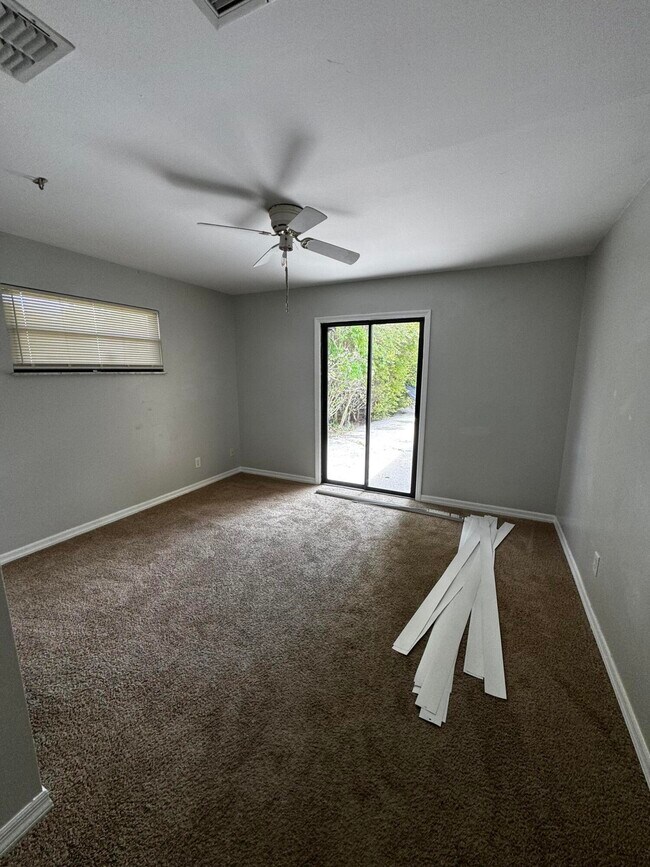 Building Photo - 1886 SE Boma Ave