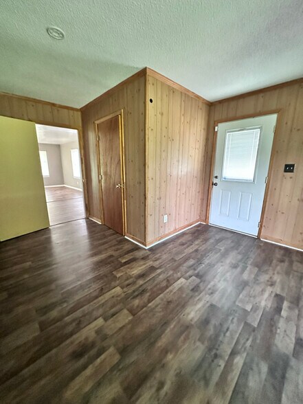 Building Photo - 3066 Tyler Rd