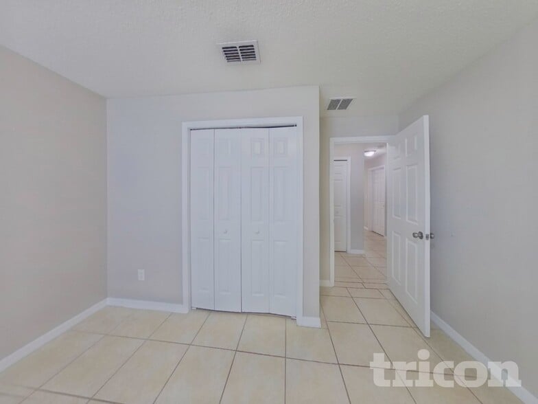 Building Photo - 3247 Amberley Park Cir