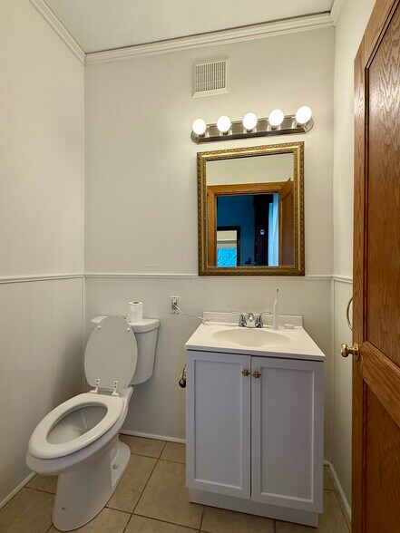 Building Photo - 4644 Cornelius Ave